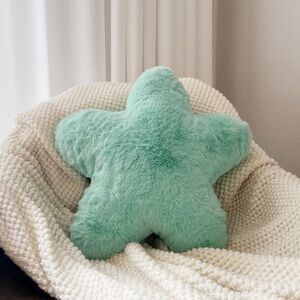 Fluffy star pillow